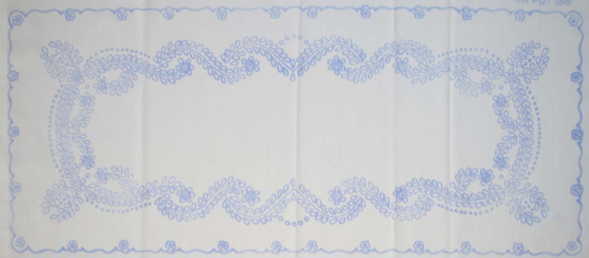 előnyomott hímezhető terítő