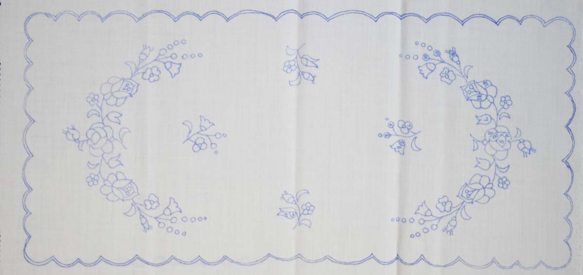 előnyomott hímezhető terítő