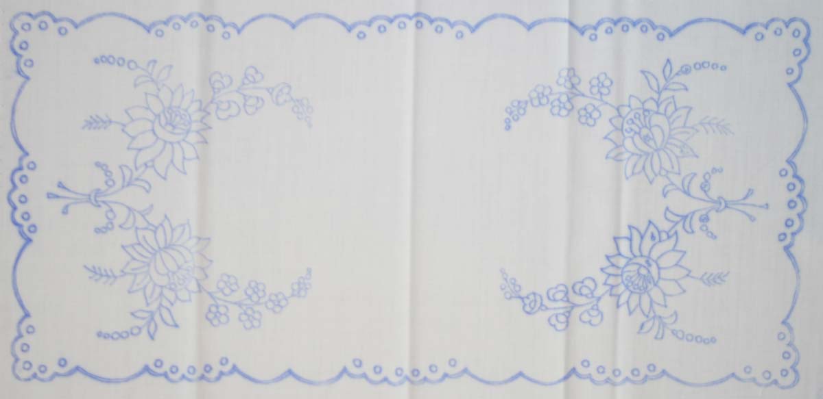 előnyomott hímezhető terítő